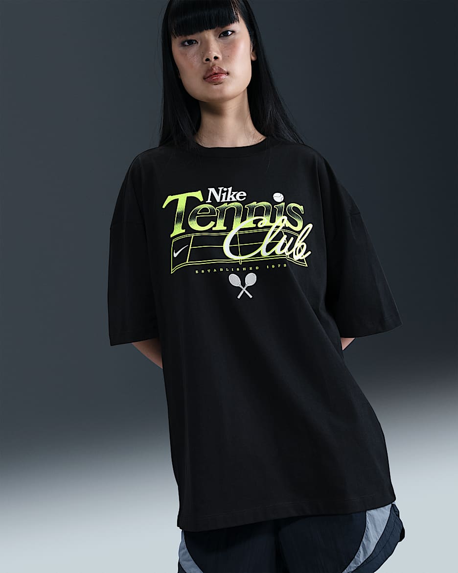 【NIKE】★ナイキ★ Women's Oversized T-Shirt ★ Nike Sportswear Women's Oversized Graphic T-Shirt. Nike CA